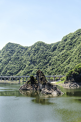 포토 JPG 주간 여행 자연 하늘 한국 풍경 사람없음 야외 여름 관광지 강 맑음 여름풍경 바위 국내여행 단양 단양팔경 도담삼봉 명승지 국내포토 자연요소 계절 아시아 날씨 돌_바위 생태계 충청북도 파일형식 여름_계절