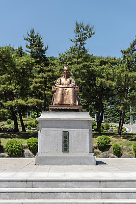 포토 JPG 주간 나무 여행 자연 한국 풍경 사람없음 야외 여름 관광지 동상 맑음 여름풍경 국내여행 단양 단양팔경 도담삼봉 명승지 정도전 국내포토 자연요소 식물 계절 아시아 날씨 조형물 생태계 기념물 충청북도 학자 파일형식 여름_계절