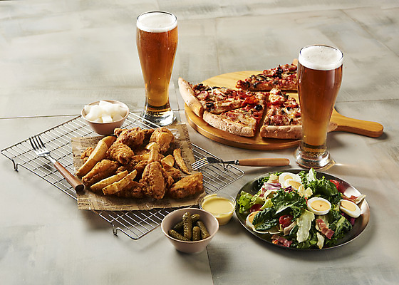 포토 JPG 스튜디오촬영 바닥 생맥주 피자 실내 사람없음 치킨 프라이드치킨 샐러드 소스 오브젝트 야식 치킨무 치맥 피맥 국내포토 음식 맥주 패스트푸드 서양음식 내부 양념 닭고기요리 파일형식