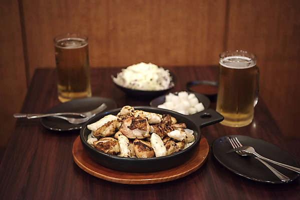 포토 JPG 그릇 포크 생맥주 실내 사람없음 식당 치킨 오브젝트 야식 치맥 국내포토 식기 맥주 내부 상점 닭고기요리 파일형식