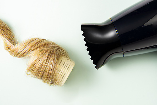 포토 JPG 스튜디오촬영 실내 누끼 사람없음 하이앵글 금발 뷰티 머리카락 드라이어 오브젝트 파란배경 헤어롤 헤어용품 헤어관리 탈색 플랫레이 국내포토 헤어스타일 뷰포인트 백그라운드 내부 파란색 머리 미용용품 플랫 머리염색 파일형식