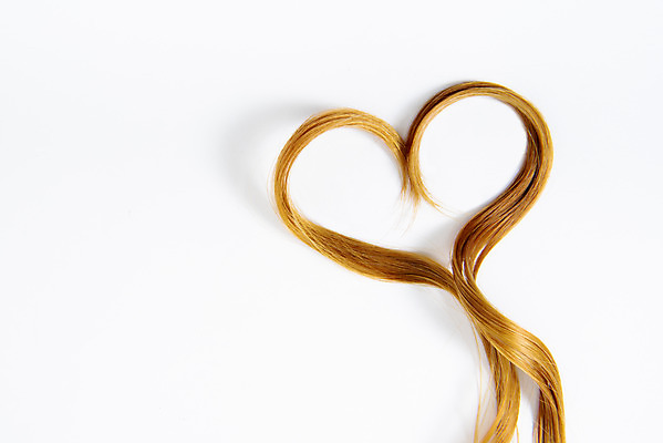 포토 JPG 스튜디오촬영 실내 누끼 사람없음 하이앵글 금발 뷰티 하트 미용용품 미용실 오브젝트 흰배경 웨이브 헤어용품 헤어관리 머릿결 플랫레이 국내포토 모양 헤어스타일 뷰포인트 백그라운드 내부 흰색 플랫 뷰티샵 파일형식