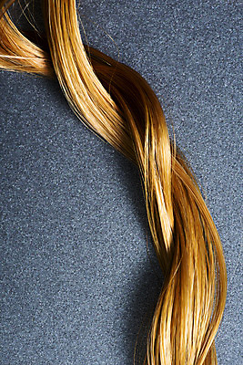 포토 JPG 스튜디오촬영 회색배경 실내 누끼 사람없음 하이앵글 금발 뷰티 미용용품 파마 미용실 오브젝트 웨이브 헤어용품 헤어관리 꼬임 머릿결 플랫레이 국내포토 헤어스타일 뷰포인트 백그라운드 내부 회색 플랫 뷰티샵 파일형식