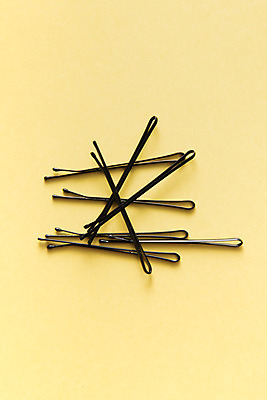 포토 JPG 스튜디오촬영 실내 누끼 사람없음 하이앵글 뷰티 여러개 오브젝트 헤어용품 헤어관리 노란배경 플랫레이 실핀 국내포토 뷰포인트 다수 백그라운드 내부 노란색 미용용품 플랫 머리핀 파일형식