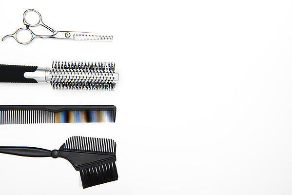 포토 JPG 스튜디오촬영 실내 누끼 사람없음 하이앵글 뷰티 머리빗 오브젝트 흰배경 헤어용품 헤어관리 롤빗 미용가위 플랫레이 국내포토 뷰포인트 백그라운드 가위_도구 내부 흰색 미용용품 플랫 파일형식