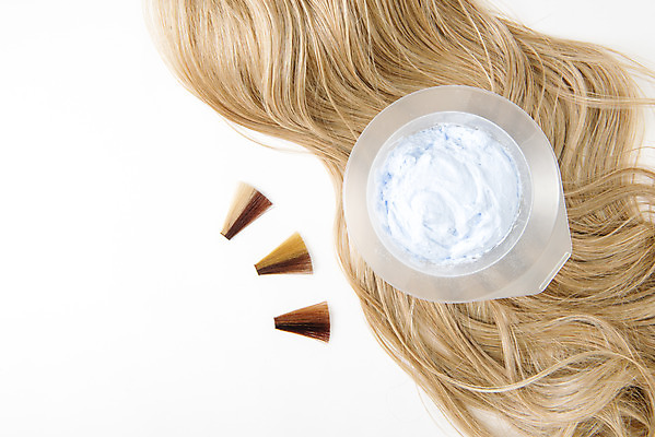 포토 JPG 스튜디오촬영 실내 누끼 사람없음 하이앵글 금발 뷰티 미용용품 파마 미용실 오브젝트 흰배경 웨이브 헤어용품 헤어관리 머리염색 머릿결 염색약 탈색 플랫레이 국내포토 헤어스타일 뷰포인트 백그라운드 내부 흰색 플랫 뷰티샵 염색 파일형식