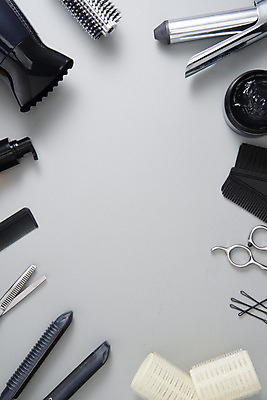 포토 JPG 스튜디오촬영 회색배경 실내 누끼 사람없음 하이앵글 뷰티 드라이어 오브젝트 헤어롤 헤어용품 헤어관리 고데기 롤빗 미용가위 빗금 왁스 플랫레이 실핀 국내포토 뷰포인트 백그라운드 가위_도구 내부 회색 머리빗 미용용품 플랫 머리핀 대각선 파일형식