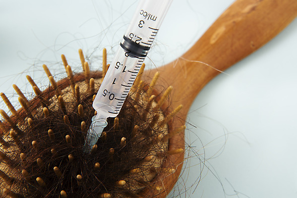 포토 JPG 스튜디오촬영 실내 주사기 누끼 근접촬영 사람없음 뷰티 머리카락 머리빗 오브젝트 파란배경 헤어용품 헤어관리 탈모 탈모클리닉 국내포토 뷰포인트 백그라운드 의료기기 내부 파란색 머리 미용용품 클리닉 증상 파일형식