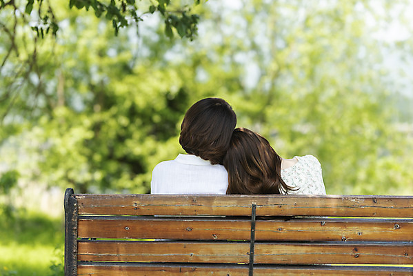 포토 JPG 주간 여자 딸 행복 여유 40대 중년 여행 벤치 데이트 가족 모녀 엄마 휴가 휴식 함께함 사랑 가족애 사람 앉기 상반신 20대 성인 야외 두명 뒷모습 기댐 화목 다정 봄 기쁨 한국인 자녀 힐링 효도 경기도 두물머리 양평 여자만 국내포토 자연요소 계절 감정 뷰포인트 컨셉 의자 관계 모션 한국 동양인 청년 파일형식