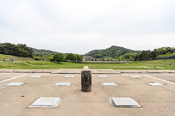 포토 JPG 주간 한국전통 여행 유적지 풍경 사람없음 야외 관광지 봄 세계문화유산 문화재 역사 한국사 국내여행 부여 사적지 백제역사유적지구 능산리사지 국내포토 자연요소 전통 계절 고건축 한국 충청남도 파일형식