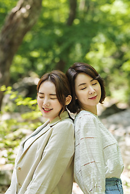 포토 JPG 주간 나무 여자 딸 행복 40대 중년 여행 데이트 가족 모녀 엄마 휴가 휴식 산 서기 미소 사람 상반신 20대 청년 야외 두명 옆모습 관광지 봄 한국인 자녀 숲 즐거움 힐링 효도 경기도 효도관광 양평 여자만 용문산 국내포토 자연요소 식물 계절 감정 뷰포인트 컨셉 관계 모션 한국 표정 동양인 성인 파일형식