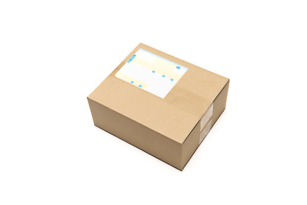 포토 JPG 스튜디오촬영 실내 누끼 사람없음 상자 하이앵글 한개 짐 종이상자 배송 택배 흰배경 택배상자 반가움 운송장 국내포토 1 감정 뷰포인트 백그라운드 내부 운송업 흰색 파일형식