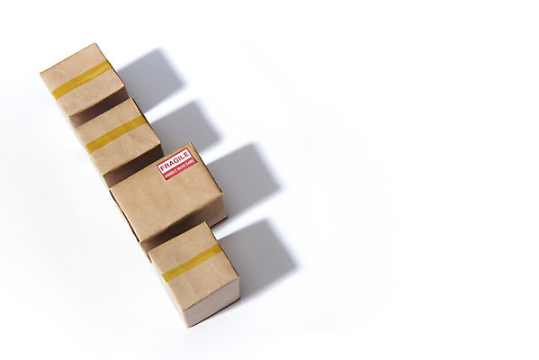 포토 JPG 스튜디오촬영 실내 누끼 사람없음 상자 하이앵글 여러개 미니어처 짐 종이상자 배송 택배 흰배경 택배상자 반가움 국내포토 감정 뷰포인트 다수 백그라운드 내부 모형 운송업 흰색 파일형식