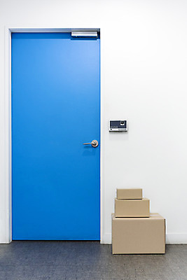 포토 JPG 실내 사람없음 상자 사무실 쌓기 문 짐 세개 종이상자 배송 택배 택배상자 반가움 국내포토 감정 비즈니스 모션 3 내부 운송업 파일형식