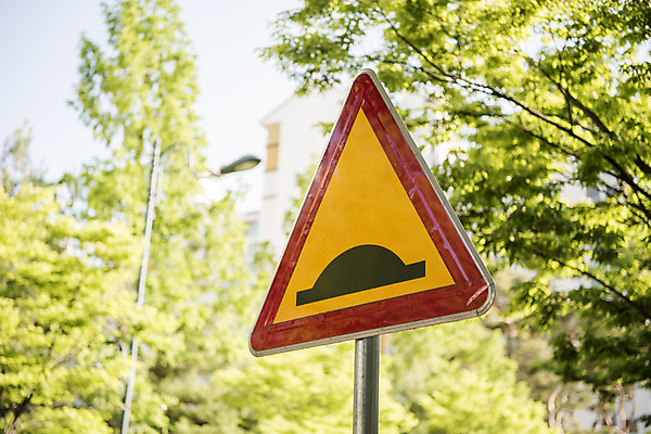 포토 JPG 주간 교통 안내 안전 풍경 사람없음 야외 표지판 지시 신호 도로표지판 안전수칙 교통안전 안전교육 방지턱 법규 안내표지판 안전표지판 주의표 주의표지판 국내포토 자연요소 교육 도로 모션 알림판 주의 파일형식