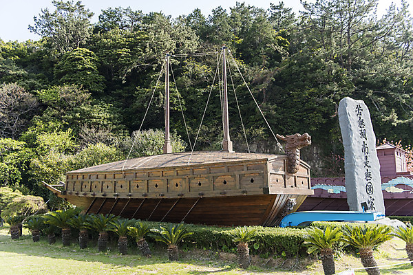 포토 JPG 주간 나무 한국 풍경 사람없음 야외 모형 맑음 여수 거북선 오동도 국내포토 자연요소 식물 아시아 섬 날씨 전라남도 파일형식