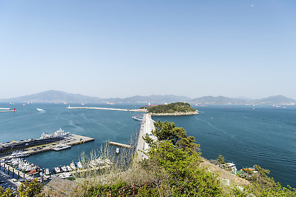 포토 JPG 주간 나무 바다 하늘 산 한국 풍경 사람없음 야외 도시풍경 맑음 여수 오동도 국내포토 자연요소 식물 아시아 섬 날씨 도시 전라남도 파일형식