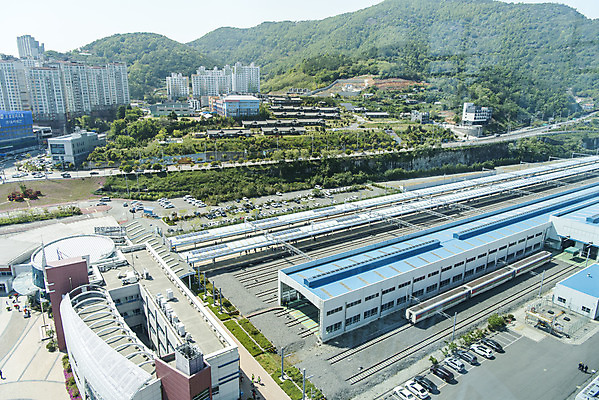 포토 JPG 주간 한국 풍경 사람없음 야외 맑음 역 여수 전경 국내포토 자연요소 아시아 교통시설 날씨 전라남도 파일형식 탑뷰