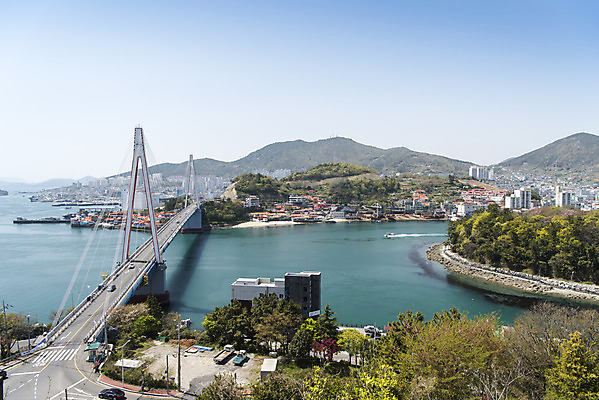 포토 JPG 주간 나무 바다 산 한국 풍경 사람없음 야외 맑음 여수 돌산대교 전경 장군도 국내포토 자연요소 식물 아시아 섬 날씨 다리_건축물 전라남도 파일형식 탑뷰
