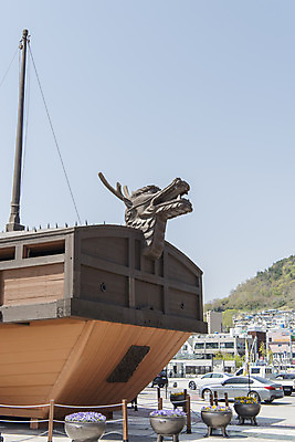 포토 JPG 주간 하늘 한국 풍경 사람없음 야외 맑음 여수 거북선 이순신광장 국내포토 자연요소 아시아 날씨 전라남도 광장 파일형식