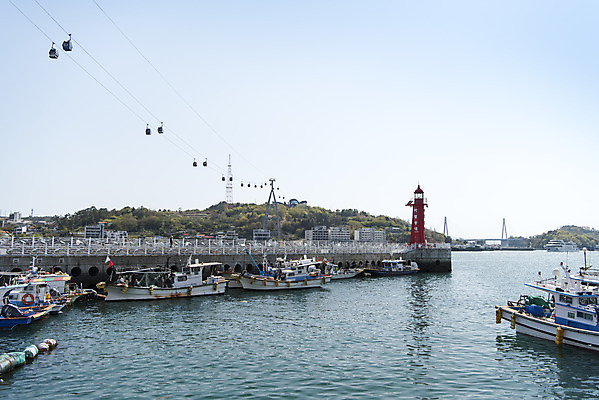 포토 JPG 주간 바다 한국 풍경 사람없음 야외 맑음 곤돌라 케이블카 여수 선박 하멜등대 국내포토 자연요소 아시아 수상교통 날씨 등대 전라남도 파일형식