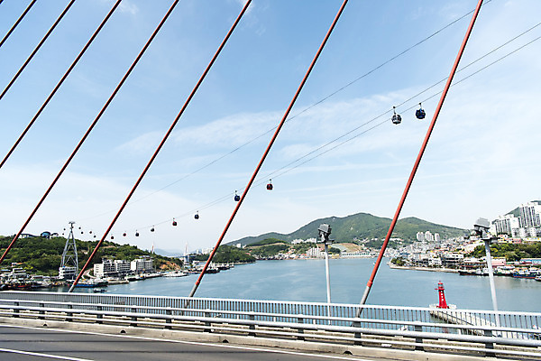 포토 JPG 주간 바다 한국 풍경 사람없음 야외 맑음 케이블카 여수 거북선대교 국내포토 자연요소 아시아 날씨 다리_건축물 전라남도 파일형식