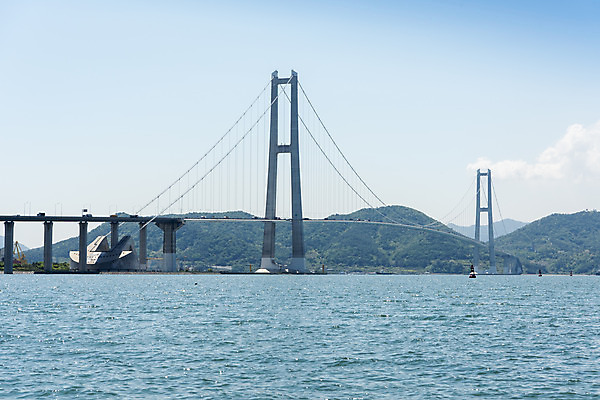 포토 JPG 주간 구름 바다 하늘 한국 풍경 사람없음 야외 맑음 여수 이순신대교 국내포토 자연요소 아시아 날씨 다리_건축물 전라남도 파일형식