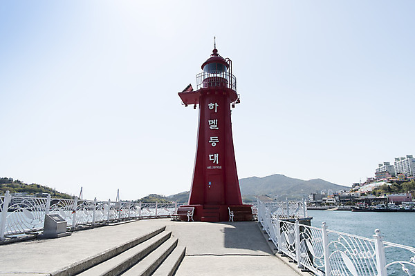 포토 JPG 주간 구름 바다 하늘 한국 풍경 사람없음 야외 맑음 여수 하멜등대 국내포토 자연요소 아시아 날씨 등대 전라남도 파일형식