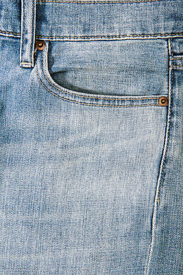 포토 JPG 스튜디오촬영 옷 패션 바지 프레임 실내 근접촬영 사람없음 캐주얼 하이앵글 청바지 직물 빈티지 주머니 천 원료 스티치 플랫레이 연청 국내포토 뷰포인트 컨셉 하의 내부 플랫 바느질 파일형식