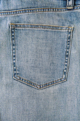 포토 JPG 스튜디오촬영 옷 패션 바지 프레임 실내 근접촬영 사람없음 캐주얼 하이앵글 청바지 직물 빈티지 주머니 천 원료 스티치 플랫레이 연청 국내포토 뷰포인트 컨셉 하의 내부 플랫 바느질 파일형식