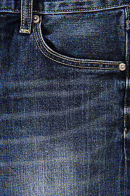 포토 JPG 스튜디오촬영 옷 패션 바지 프레임 실내 근접촬영 사람없음 캐주얼 하이앵글 청바지 직물 빈티지 주머니 천 원료 스티치 플랫레이 중청 국내포토 뷰포인트 컨셉 하의 내부 플랫 바느질 파일형식