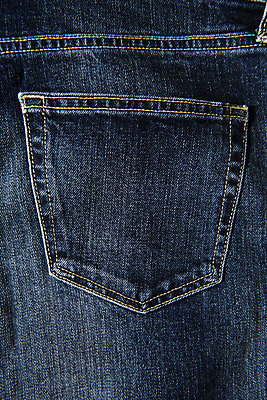 포토 JPG 스튜디오촬영 옷 패션 바지 프레임 실내 근접촬영 사람없음 캐주얼 하이앵글 청바지 직물 빈티지 주머니 천 원료 스티치 플랫레이 중청 국내포토 뷰포인트 컨셉 하의 내부 플랫 바느질 파일형식