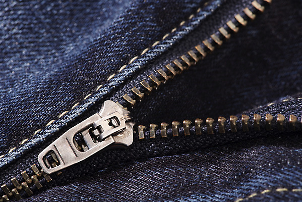 포토 JPG 스튜디오촬영 옷 패션 바지 프레임 실내 근접촬영 사람없음 캐주얼 하이앵글 청바지 직물 빈티지 천 원료 지퍼 플랫레이 중청 국내포토 뷰포인트 컨셉 하의 내부 플랫 파일형식