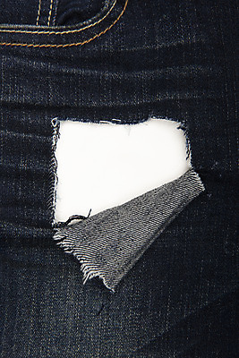 포토 JPG 스튜디오촬영 옷 패션 바지 프레임 실내 근접촬영 사람없음 캐주얼 하이앵글 청바지 직물 빈티지 천 원료 찢어짐 플랫레이 중청 국내포토 뷰포인트 컨셉 모션 하의 내부 플랫 파일형식