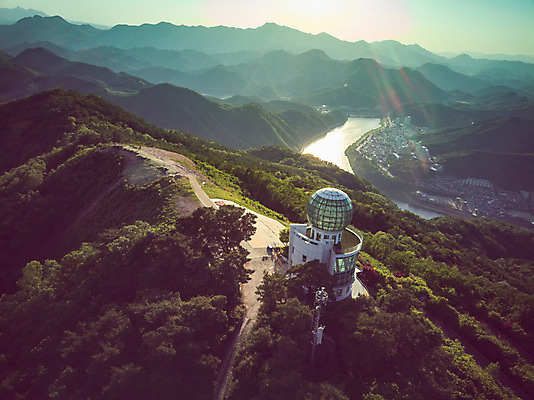 포토 JPG 주간 여행 자연 산 한국 풍경 사람없음 야외 여름 관광지 맑음 여름풍경 전망대 항공촬영 국내여행 단양 명승지 전경 양방산 활공장 국내포토 자연요소 계절 아시아 뷰포인트 날씨 생태계 충청북도 파일형식 탑뷰 여름_계절