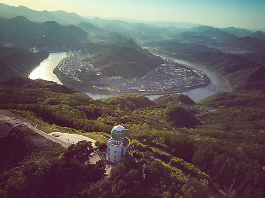 포토 JPG 주간 여행 자연 산 한국 풍경 사람없음 야외 여름 관광지 맑음 여름풍경 전망대 항공촬영 국내여행 단양 명승지 전경 양방산 활공장 국내포토 자연요소 계절 아시아 뷰포인트 날씨 생태계 충청북도 파일형식 탑뷰 여름_계절