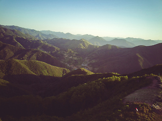 포토 JPG 주간 여행 자연 산 한국 풍경 사람없음 야외 여름 관광지 맑음 여름풍경 전망대 항공촬영 국내여행 단양 명승지 전경 양방산 활공장 국내포토 자연요소 계절 아시아 뷰포인트 날씨 생태계 충청북도 파일형식 탑뷰 여름_계절