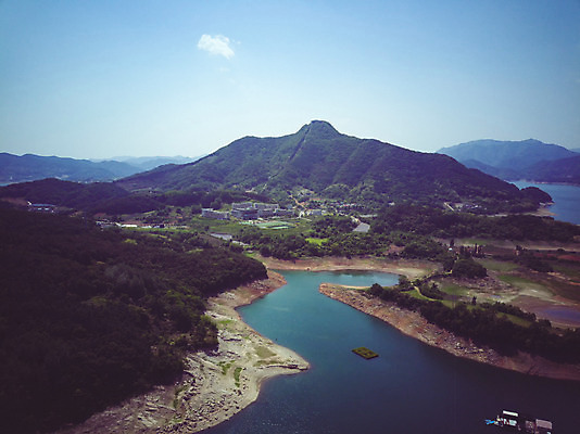 포토 JPG 주간 여행 자연 하늘 산 한국 풍경 사람없음 야외 여름 관광지 맑음 여름풍경 항공촬영 국내여행 명승지 제천 전경 청풍호 청풍문화재단지 국내포토 자연요소 계절 아시아 호수 뷰포인트 날씨 문화재 생태계 충청북도 파일형식 탑뷰 여름_계절