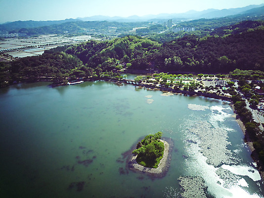 포토 JPG 주간 여행 자연 한국 풍경 사람없음 야외 여름 관광지 맑음 여름풍경 항공촬영 국내여행 명승지 의림지 제천 전경 국내포토 자연요소 계절 아시아 뷰포인트 날씨 저수지 생태계 충청북도 파일형식 탑뷰 제천10경 여름_계절