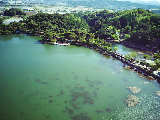 포토 JPG 주간 여행 자연 한국 풍경 사람없음 야외 여름 관광지 맑음 여름풍경 항공촬영 국내여행 명승지 의림지 제천 전경 국내포토 자연요소 계절 아시아 뷰포인트 날씨 저수지 생태계 충청북도 파일형식 탑뷰 제천10경 여름_계절