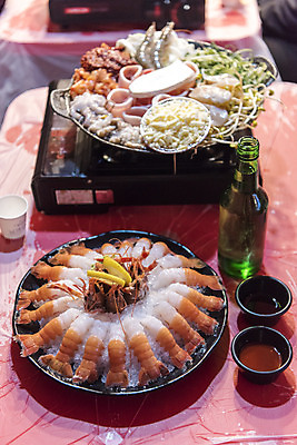 포토 JPG 음식 실내 사람없음 식당 안주 특산물 소주 여수 맛집 삼합 향토음식 새우회 딱새우 국내포토 새우 주류 내부 상점 회 전라남도 파일형식