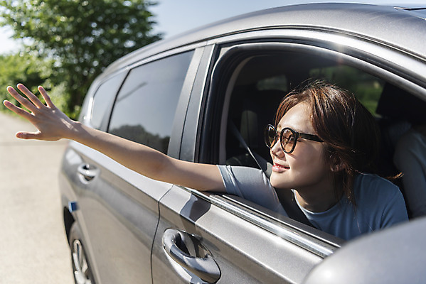 포토 JPG 주간 여자 딸 여유 여행 창문 자동차 휴가 휴식 한명 미소 안전 사람 앉기 상반신 20대 성인 야외 옆모습 캐주얼 관광지 선글라스 봄 드라이브 운전 한국인 승차 손내밀기 즐거움 힐링 경기도 안전벨트 국내여행 양평 성인여자한명만 국내포토 자연요소 1 옷 계절 감정 안경 육상교통 뷰포인트 컨셉 가족 모션 한국 표정 동양인 손짓 청년 여자한명만 성인여자만 파일형식