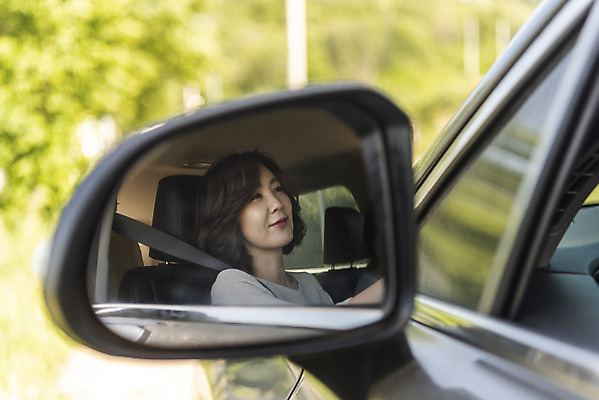 포토 JPG 주간 여자 40대 중년 여행 자동차 엄마 휴가 휴식 한명 미소 안전 사람 앉기 상반신 야외 옆모습 아웃포커스 관광지 반사 봄 거울 드라이브 운전 한국인 승차 경기도 안전벨트 국내여행 사이드미러 양평 중년여자한명만 국내포토 자연요소 1 계절 육상교통 뷰포인트 컨셉 가족 모션 한국 촬영기법 표정 동양인 성인 여자한명만 중년여자만 파일형식