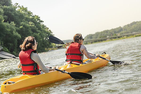 포토 JPG 주간 여자 딸 40대 중년 여행 데이트 가족 모녀 엄마 레저 휴가 함께함 들기 사람 앉기 상반신 20대 성인 취미 야외 두명 뒷모습 레포츠 관광지 강 운동 봄 한국인 자녀 수상스포츠 체험 보트 승차 즐거움 카누 카약 노젓기 구명조끼 효도 경기도 효도관광 국내여행 남한강 양평 패들 성인여자만 국내포토 자연요소 계절 감정 스포츠 뷰포인트 컨셉 배_교통 관계 모션 한국 건강 동양인 청년 노_배의노 구조용품 여자만 성인만 파일형식