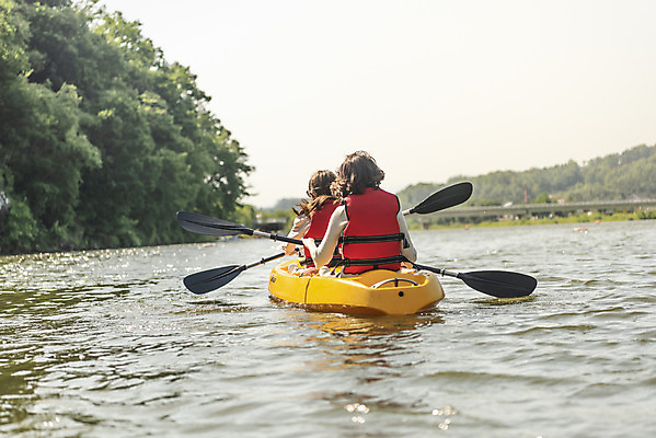 포토 JPG 주간 여자 딸 40대 중년 여행 데이트 가족 모녀 엄마 레저 휴가 함께함 들기 사람 앉기 상반신 20대 성인 취미 야외 두명 뒷모습 레포츠 관광지 강 운동 봄 한국인 자녀 수상스포츠 체험 보트 승차 즐거움 카누 카약 노젓기 구명조끼 효도 경기도 효도관광 국내여행 남한강 양평 패들 성인여자만 국내포토 자연요소 계절 감정 스포츠 뷰포인트 컨셉 배_교통 관계 모션 한국 건강 동양인 청년 노_배의노 구조용품 여자만 성인만 파일형식