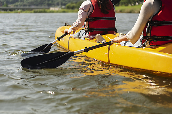 포토 JPG 주간 여자 딸 40대 중년 여행 데이트 가족 모녀 엄마 레저 휴가 함께함 들기 사람 앉기 상반신 20대 성인 취미 야외 두명 뒷모습 레포츠 관광지 강 운동 봄 한국인 자녀 수상스포츠 체험 보트 승차 즐거움 카누 카약 노젓기 구명조끼 효도 경기도 효도관광 국내여행 남한강 양평 패들 성인여자만 국내포토 자연요소 계절 감정 스포츠 뷰포인트 컨셉 배_교통 관계 모션 한국 건강 동양인 청년 노_배의노 구조용품 여자만 성인만 파일형식