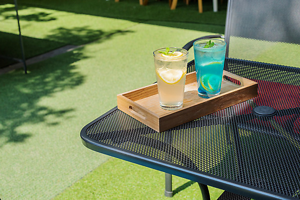 포토 JPG 주간 여유 음료 의자 탁자 휴식 잔 쟁반 사람없음 야외 컵 여름 얼음 시원함 레몬 레모네이드 두잔 성남 에이드 페퍼민트 블루레몬에이드 국내포토 자연요소 식기 계절 감정 가구 컨셉 2 과일 민트 경기도 파일형식