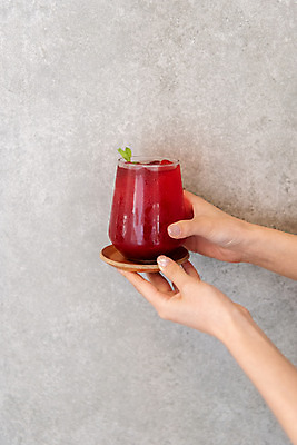 포토 JPG 손 여자 여유 휴식 잔 들기 사람 20대 성인 신체부위 컵 여름 얼음 한국인 잡기 시원함 에이드 체리에이드 성인여자한명만 인증샷 국내포토 자연요소 식기 계절 감정 음료 컨셉 모션 동양인 청년 인증 합성어 여자한명만 성인여자만 파일형식