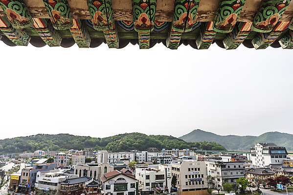 포토 JPG 주간 한국전통 여행 유적지 하늘 풍경 사람없음 야외 건물 관광지 봄 세계문화유산 문화재 역사 한국사 국내여행 사적지 백제역사유적지구 공산성 국내포토 자연요소 전통 건축물 계절 고건축 한국 공주_충청남도 파일형식