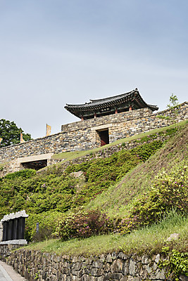 포토 JPG 주간 한국전통 여행 유적지 하늘 풍경 사람없음 야외 관광지 봄 세계문화유산 문화재 역사 한국사 비석 국내여행 사적지 백제역사유적지구 공산성 국내포토 자연요소 전통 계절 고건축 한국 공주_충청남도 파일형식